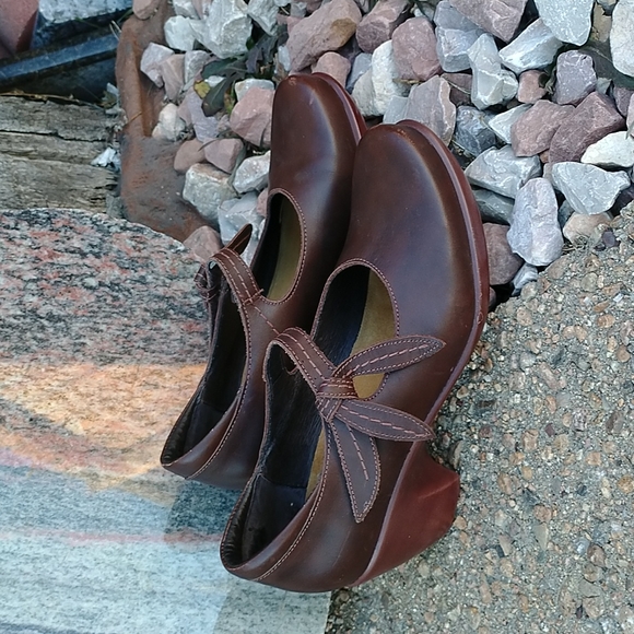 Naot brown leather Mary Jane strap heeled shoes women's 6 - Picture 2 of 10